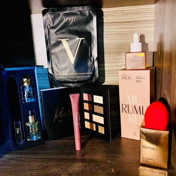 This Season’s Hottest Beauty Box: 6 Full-Size & 3 Deluxe Makeup Items - Picture 5 of 7